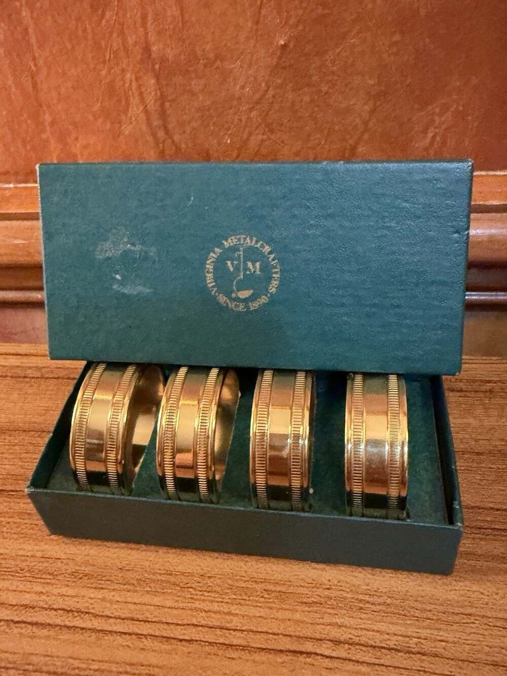 VTG Virginia Metalcrafters Solid Brass Napkin Rings Set 4 Reeded Ribbed In Box - Picture 1 of 12